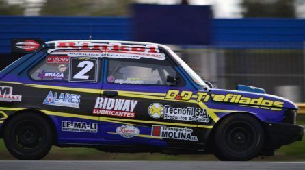 LUCAS ORLANDO ANTE UNA DEFENSA MAS DE LA CIMA DEL CAMPEONATO EN LA CLASE B