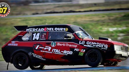 AUTO Y PILOTO LISTOS PARA LA VUELTA