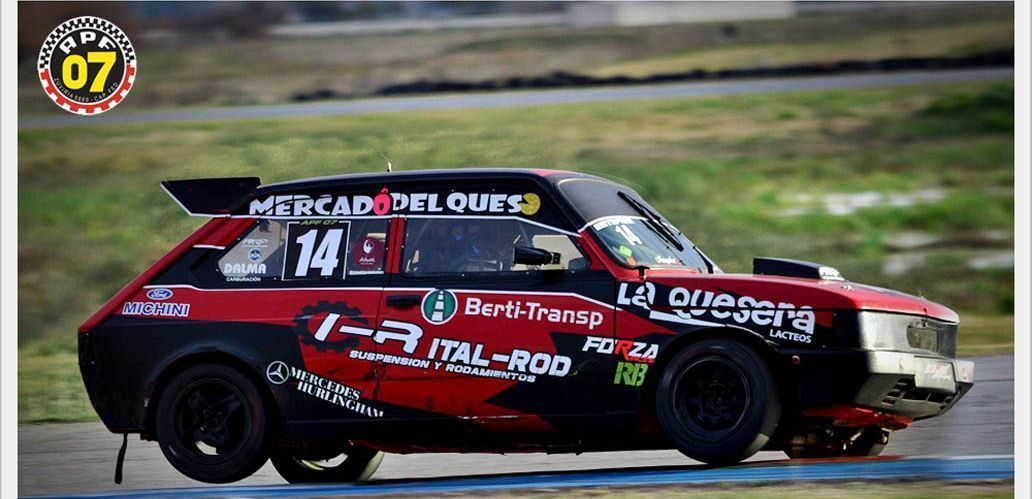 AUTO Y PILOTO LISTOS PARA LA VUELTA