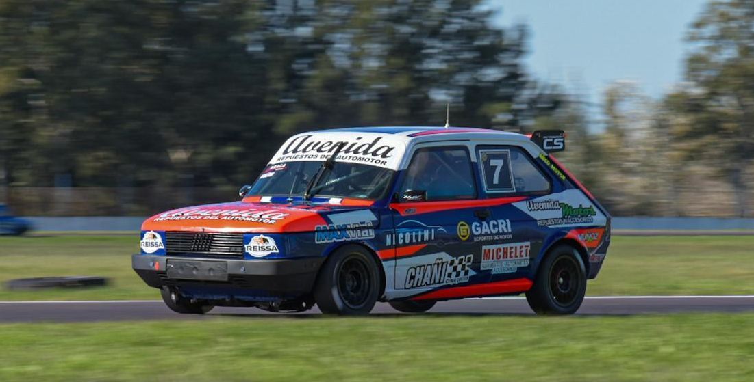 KEVIN VINCEK RECARGADO Y DOBLE POLE EN LA CLASE B